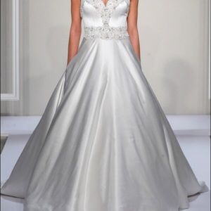 Dennis Basso for Kleinfeld wedding dress